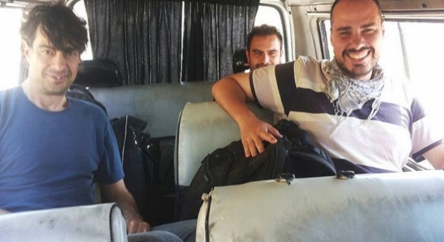 Liberados los tres periodistas españoles secuestrados en Siria hace casi un año Liberados los tres periodistas españoles secuestrados en Siria hace casi un año