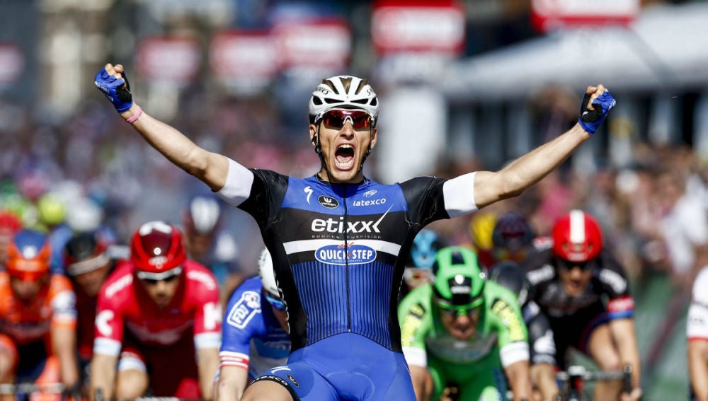 Kittel celebra la victoria en la 2ª etapa del Giro