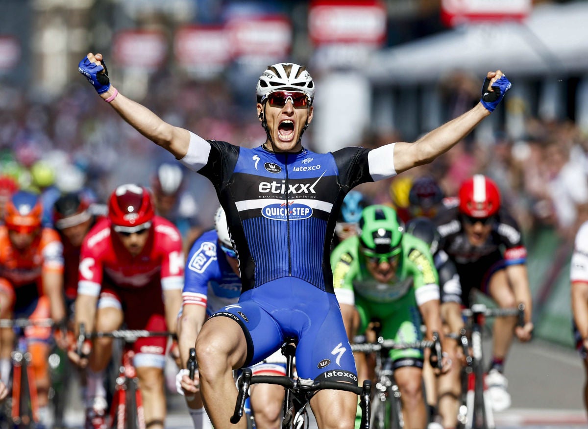 Kittel conquista la tercera etapa del Giro y se viste de rosa Kittel conquista la tercera etapa del Giro y se viste de rosa