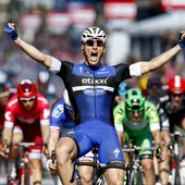 Kittel celebra la victoria en la 2ª etapa del Giro Kittel celebra la victoria en la 2ª etapa del Giro