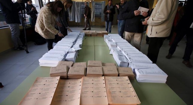 Los colegios electorales abren sus puertas a más de 36,5 millones de votantes Los colegios electorales abren sus puertas a más de 36,5 millones de votantes