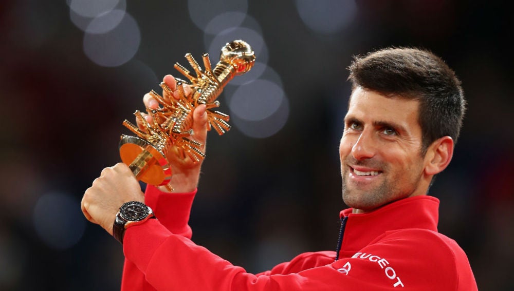 Djokovic levanta el trofeo del Mutua Madrid Open