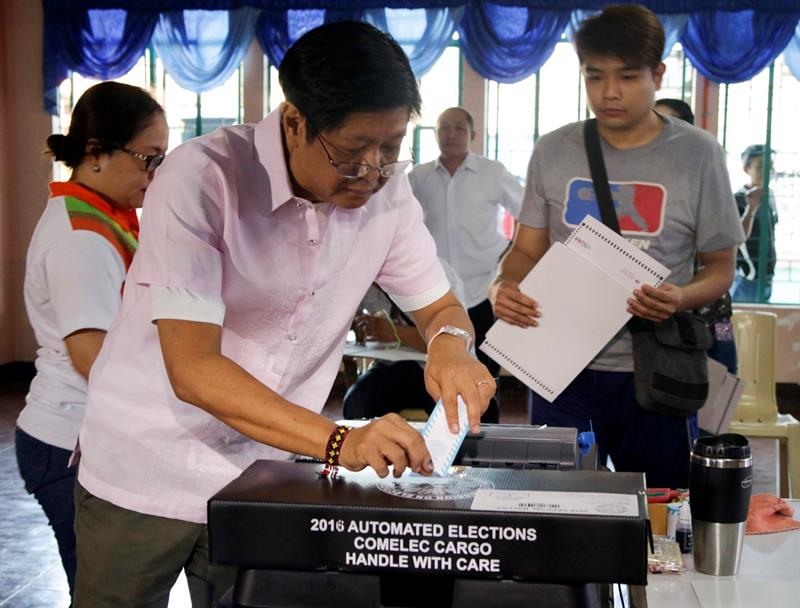 Duterte, a la cabeza en los comicios filipinos tras una accidentada jornada electoral Duterte, a la cabeza en los comicios filipinos tras una accidentada jornada electoral