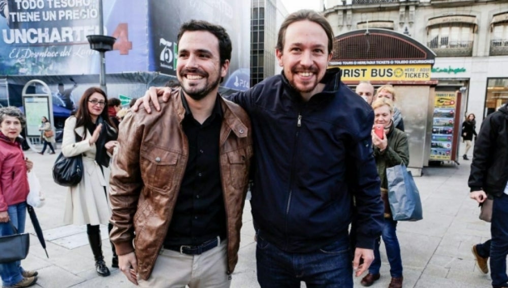 Alberto Garzón y Pablo Iglesias, tras la firma del preacuerdo