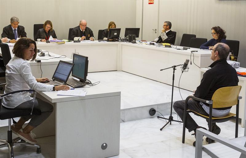 Año y medio de prisión por pedir en Facebook bombardear el Valle de los Caídos Año y medio de prisión por pedir en Facebook bombardear el Valle de los Caídos