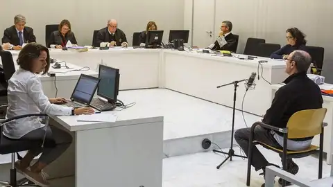 Txomin Mirena Gil ante el tribunal de la Audiencia Nacional Txomin Mirena Gil ante el tribunal de la Audiencia Nacional