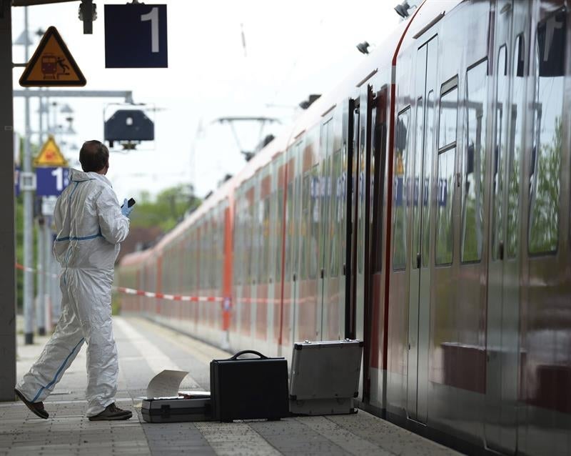La policía alemana no descarta que el agresor del tren de Múnich sea un perturbado o drogadicto La policía alemana no descarta que el agresor del tren de Múnich sea un perturbado o drogadicto