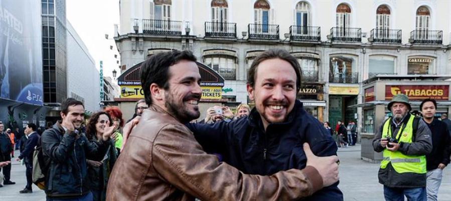 Alberto Garzón y Pablo Iglesias en la madrileña Puerta del Sol Alberto Garzón y Pablo Iglesias en la madrileña Puerta del Sol