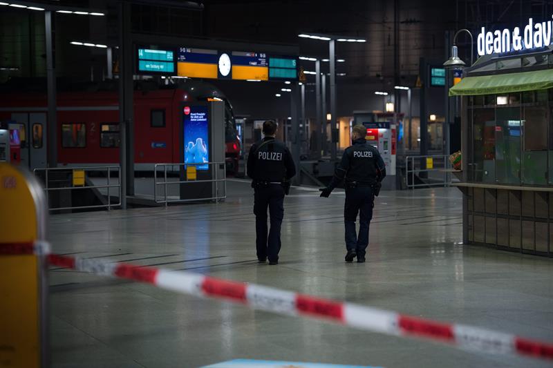 Un muerto y tres heridos por apuñalamiento tras un posible ataque islamista en Múnich Un muerto y tres heridos por apuñalamiento tras un posible ataque islamista en Múnich