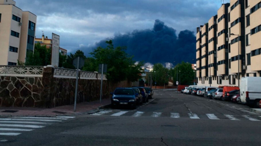 Incendio en el vertedero de neum&aacute;ticos en Sese&ntilde;a