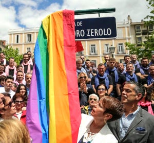 Momento en el que destapan el nombre de la plaza de Pedro Zerolo Momento en el que destapan el nombre de la plaza de Pedro Zerolo