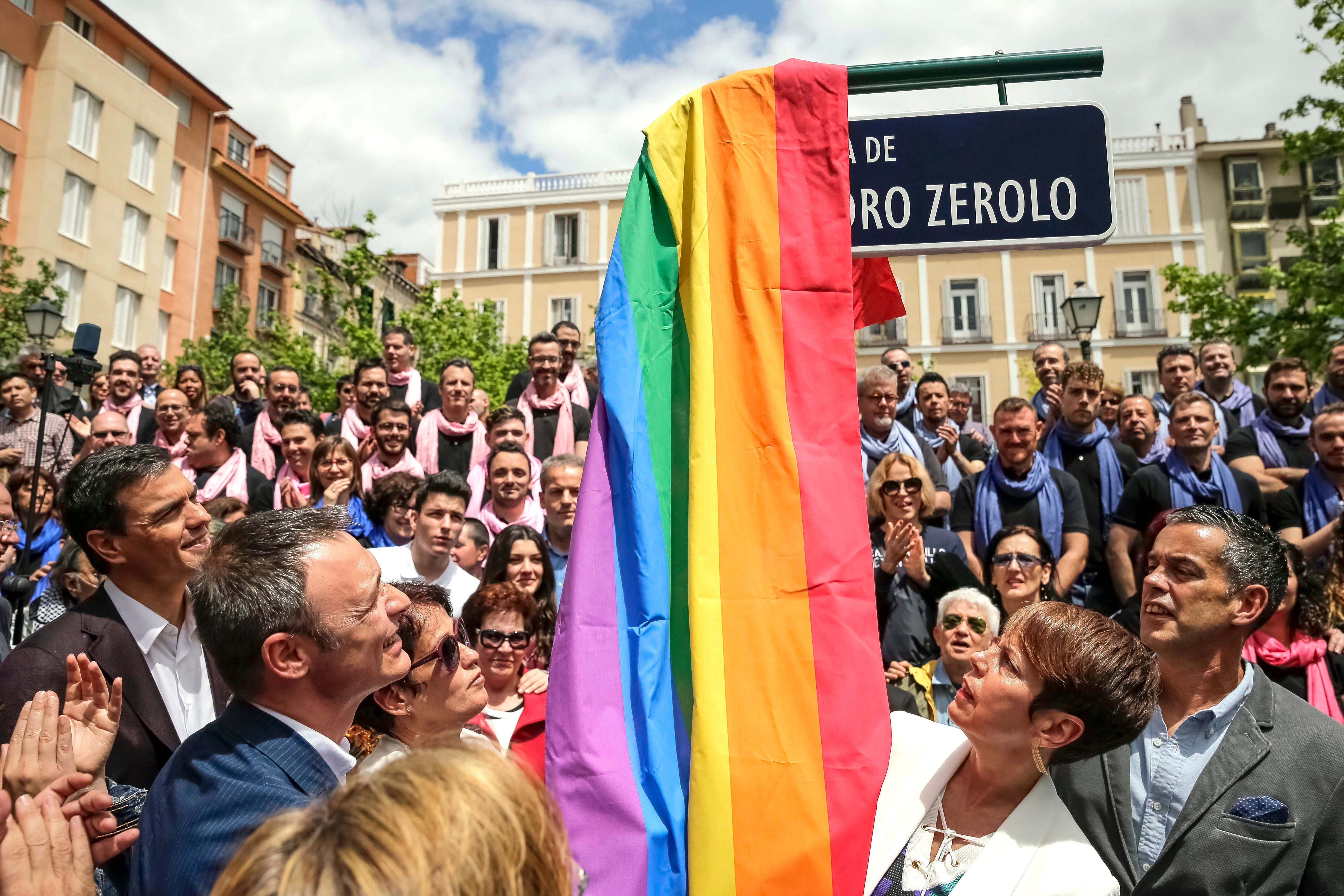 Vox quiere cambiar el nombre a la plaza de Pedro Zerolo en Chueca Vox quiere cambiar el nombre a la plaza de Pedro Zerolo en Chueca