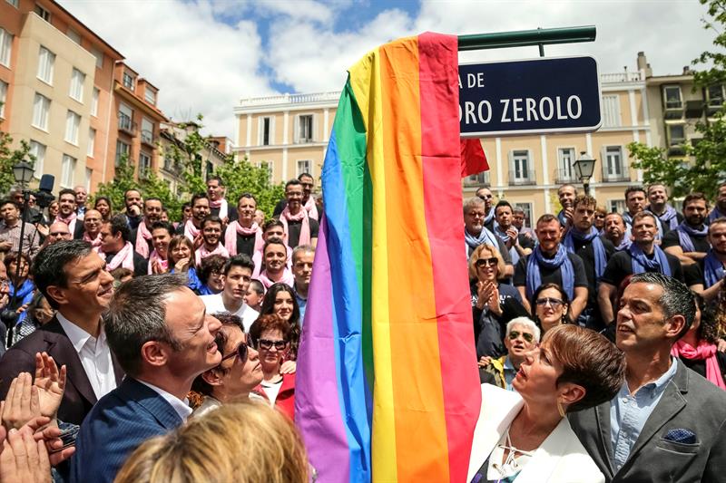 Pedro Zerolo ya tiene su plaza en el madrileño barrio de Chueca Pedro Zerolo ya tiene su plaza en el madrileño barrio de Chueca