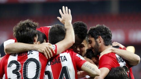 Los jugadores del Athletic celebran un gol
