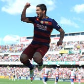 Luis Suárez feliz tras su segundo tanto en la primera parte