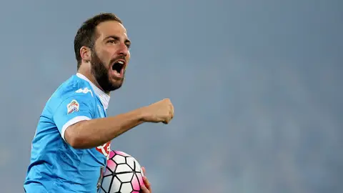 Higuaín celebra un gol con el Nápoles Higuaín celebra un gol con el Nápoles