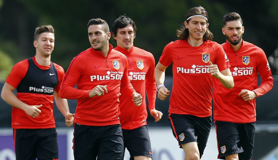 Simeone focaliza el trabajo con sus defensas de cara a la final Simeone focaliza el trabajo con sus defensas de cara a la final