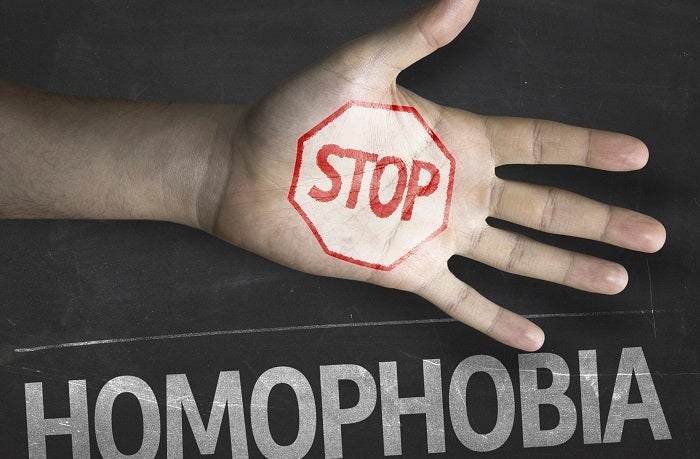 El periodista David Enguita y su pareja, víctimas de una agresión homófoba en la puerta de su casa El periodista David Enguita y su pareja, víctimas de una agresión homófoba en la puerta de su casa