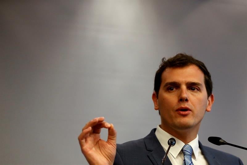 Albert Rivera: "Rajoy no se puede comprometer a hacer recortes cuando aún hay que ir a las urnas" Albert Rivera: "Rajoy no se puede comprometer a hacer recortes cuando aún hay que ir a las urnas"