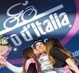 Bob Jungels, en el podio del Giro de Italia Bob Jungels, en el podio del Giro de Italia