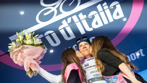 Bob Jungels, en el podio del Giro de Italia