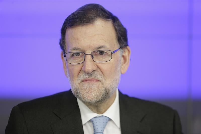 Rajoy acusa a Forcadell de rendirse a la CUP al recibir a Otegi Rajoy acusa a Forcadell de rendirse a la CUP al recibir a Otegi