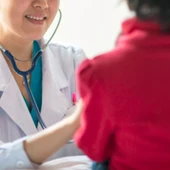 Un niño en una consulta médica Un niño en una consulta médica