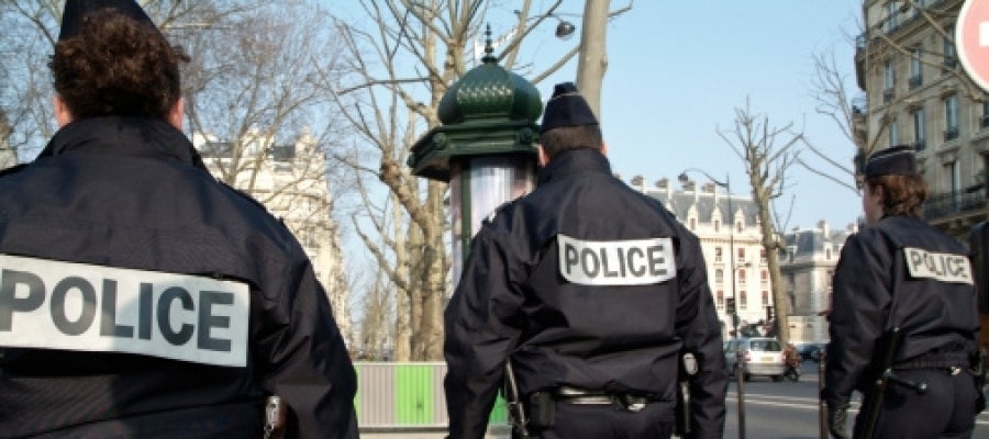 Agentes de la policía francesa en París Agentes de la policía francesa en París