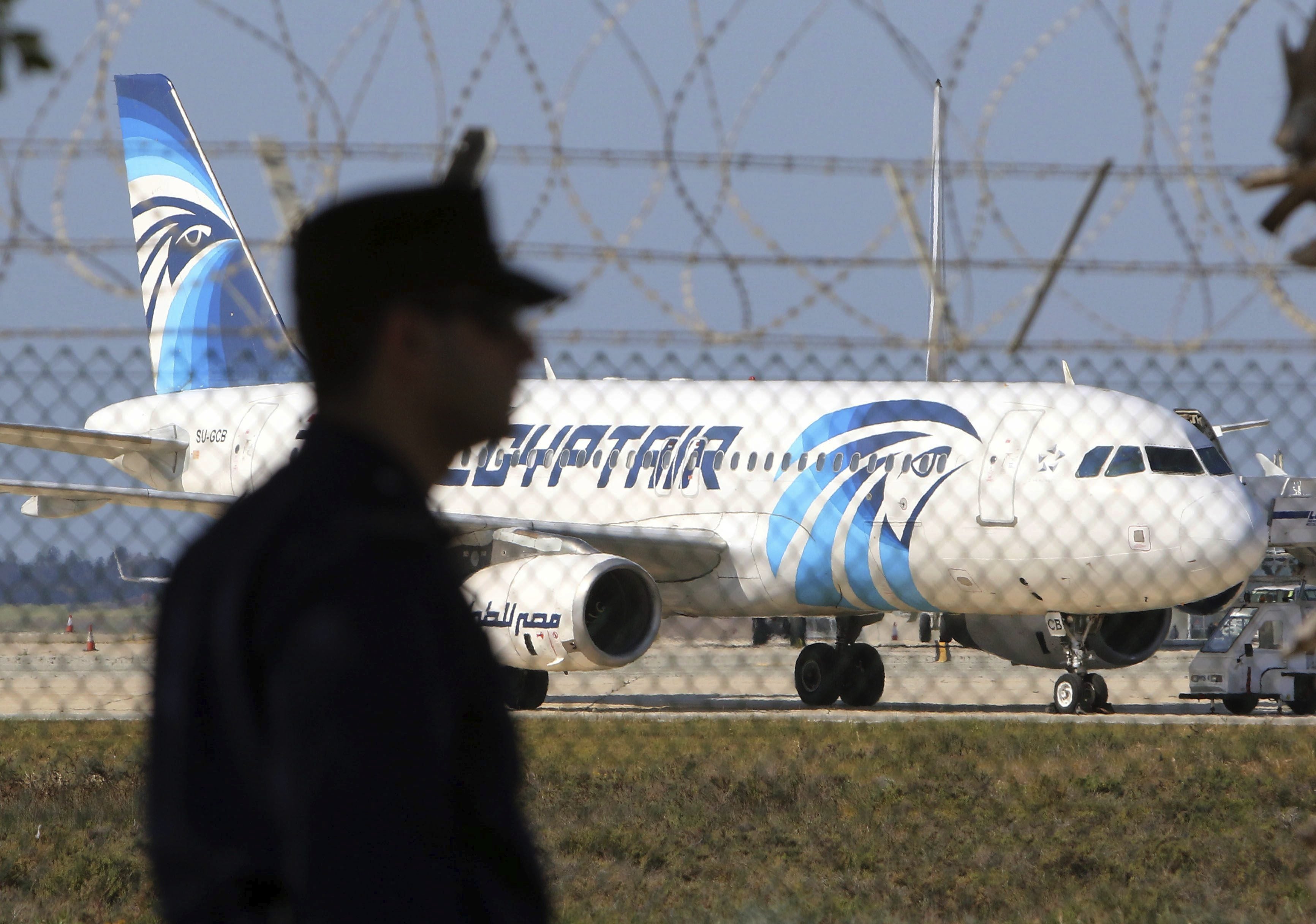 Grecia descarta que haya supervivientes en el siniestro del avión de EgyptAir y desmiente que los restos hallados sean del aparato Grecia descarta que haya supervivientes en el siniestro del avión de EgyptAir y desmiente que los restos hallados sean del aparato