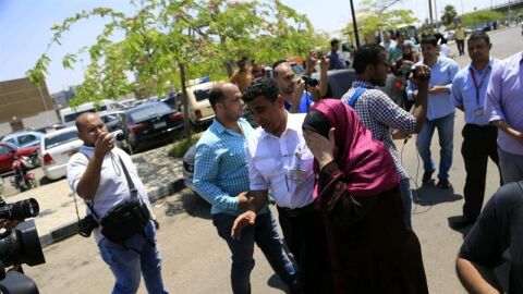 Familiares de los pasajeros del avi&oacute;n de Egyptair