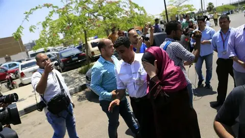 Familiares de los pasajeros del avión de Egyptair Familiares de los pasajeros del avión de Egyptair