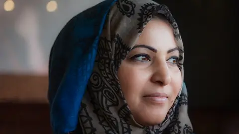 Ameera Ahmad Harouda, primera mujer periodista de la Franja de Gaza Ameera Ahmad Harouda, primera mujer periodista de la Franja de Gaza