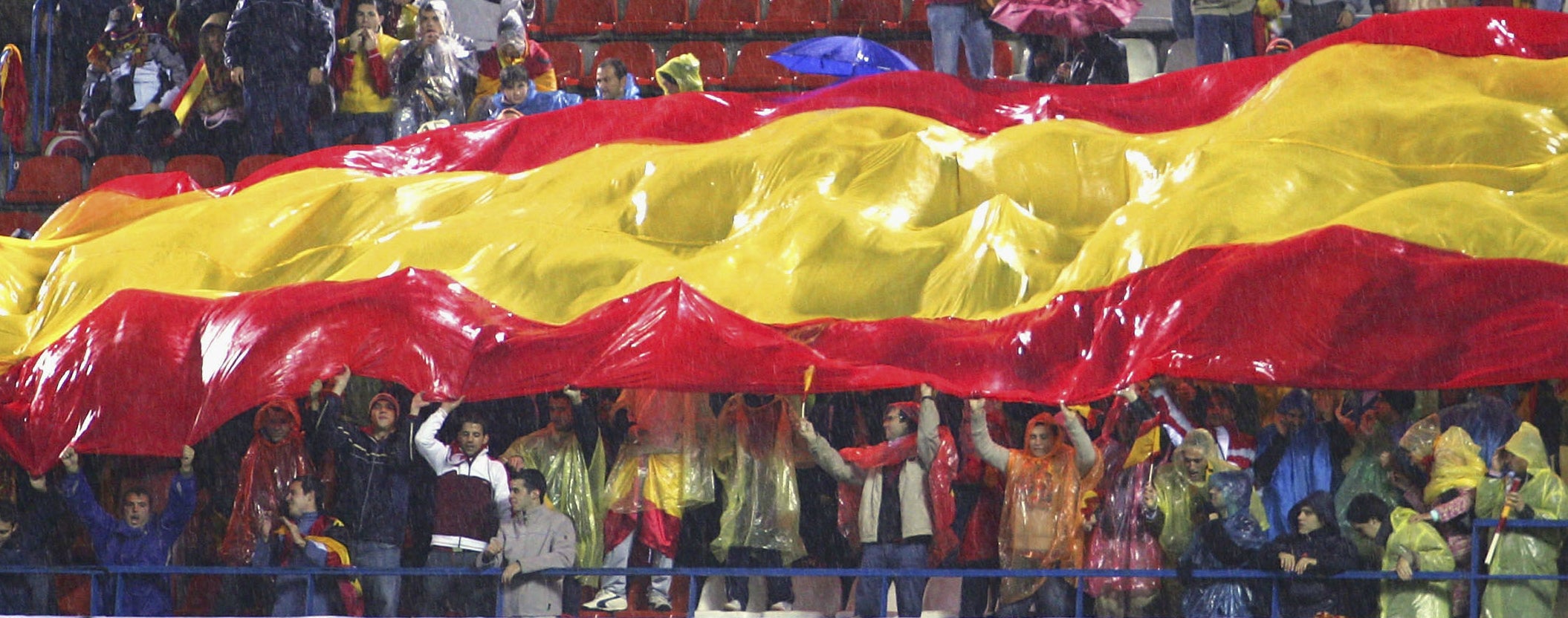 Una asociación repartirá mañana banderas españolas antes de la final de la Copa del Rey Una asociación repartirá mañana banderas españolas antes de la final de la Copa del Rey