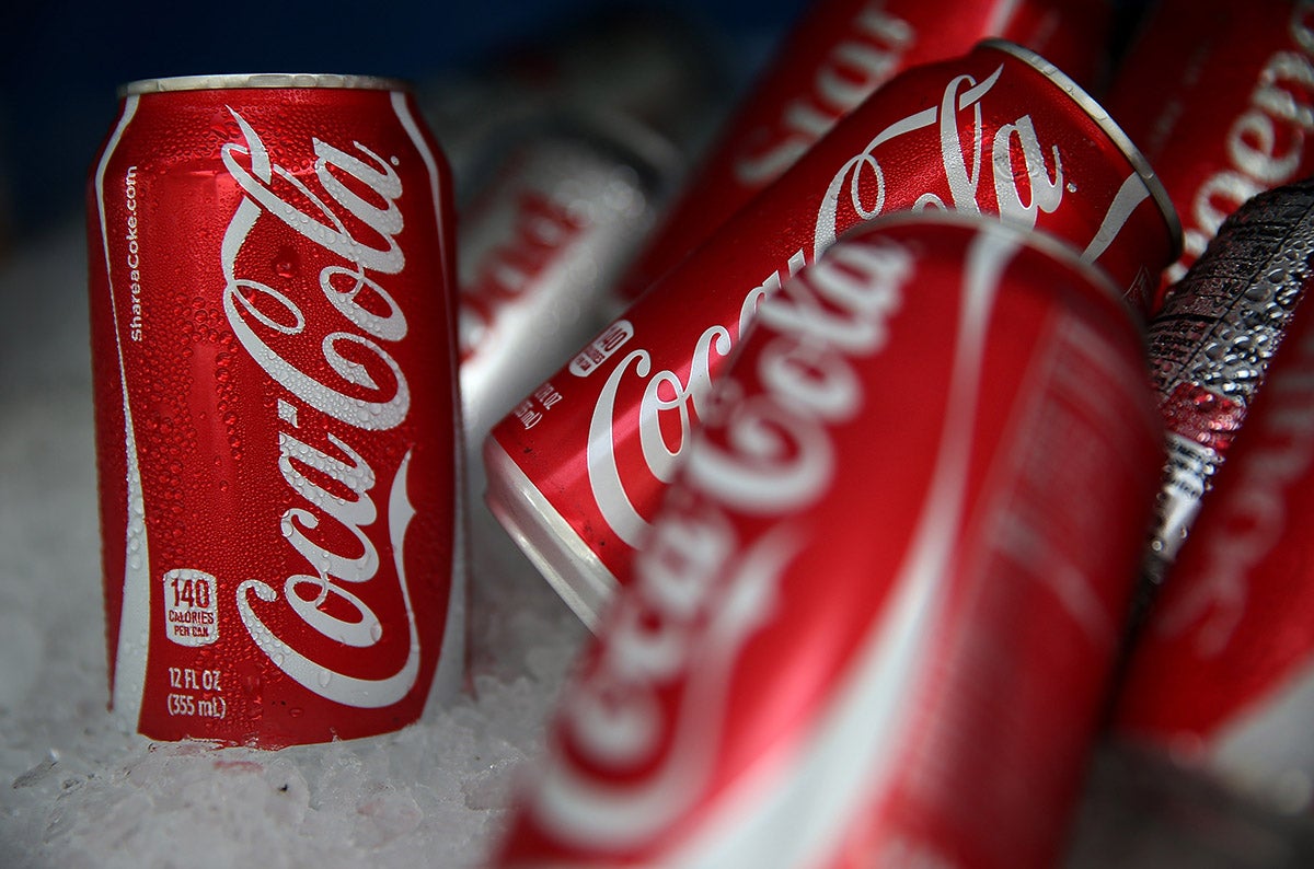 La OMS pide nuevos impuestos a las bebidas azucaradas para frenar el aumento de diabetes, caries y obesidad La OMS pide nuevos impuestos a las bebidas azucaradas para frenar el aumento de diabetes, caries y obesidad