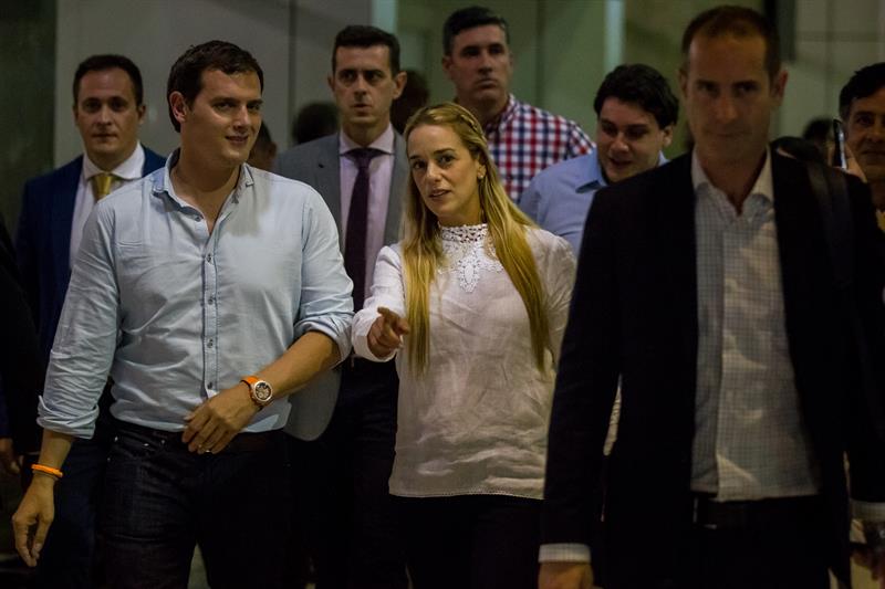 Tertulia: ¿Forma parte de la campaña electoral de Rivera su visita a Venezuela? Tertulia: ¿Forma parte de la campaña electoral de Rivera su visita a Venezuela?