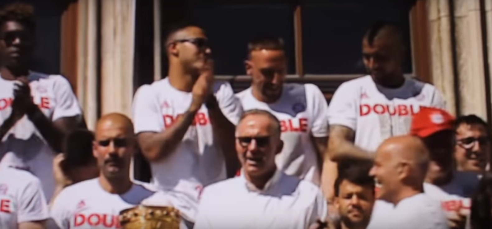La afición del Bayern canta '¡Qué viva España!' en la despedida de Guardiola La afición del Bayern canta '¡Qué viva España!' en la despedida de Guardiola