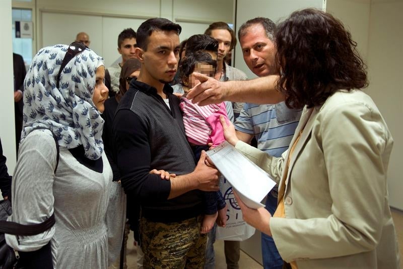 Llegan los 20 refugiados desde Grecia e irán a Cataluña, Aragón y Andalucía Llegan los 20 refugiados desde Grecia e irán a Cataluña, Aragón y Andalucía