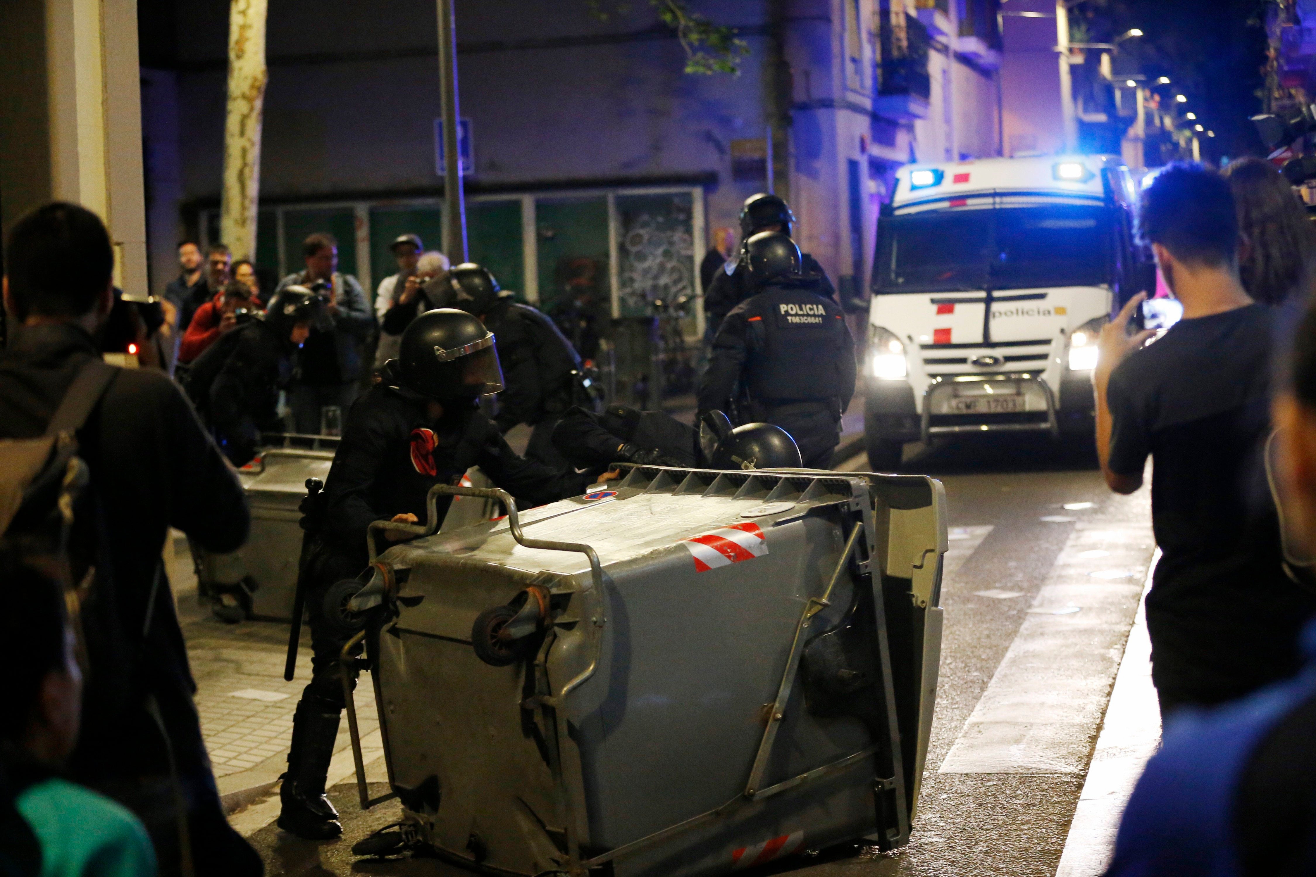 La tertulia: Los okupas toman Barcelona y la CUP culpa a la policía La tertulia: Los okupas toman Barcelona y la CUP culpa a la policía