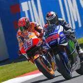 Lorenzo vence a Márquez en la recta de meta del GP de Italia Lorenzo vence a Márquez en la recta de meta del GP de Italia