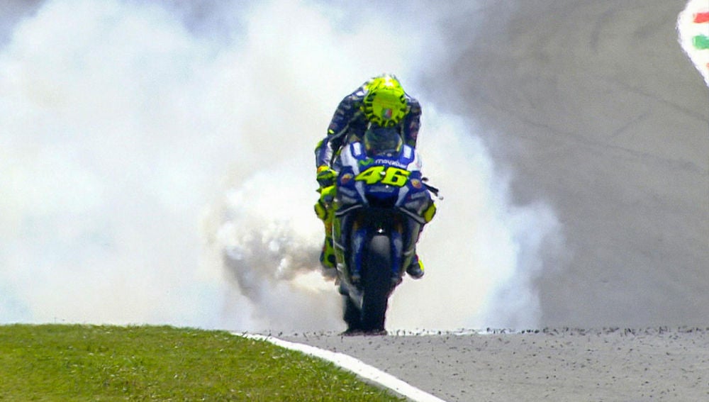 Rossi rompe el motor en el GP de Italia