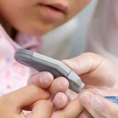 Imagen de un niño con diabetes Imagen de un niño con diabetes