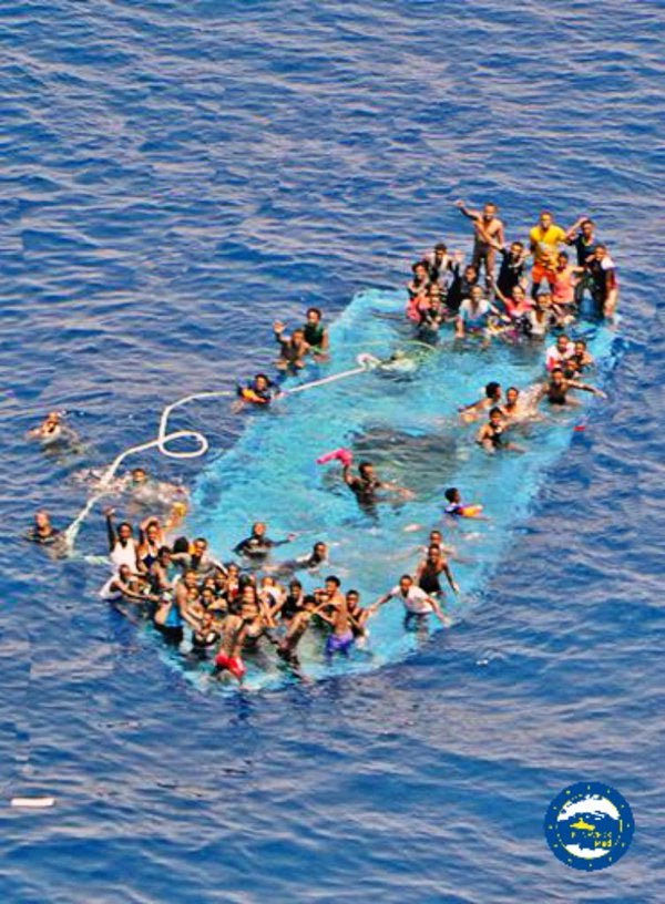 Al menos 15 inmigrantes mueren en un naufragio en el Canal de Sicilia Al menos 15 inmigrantes mueren en un naufragio en el Canal de Sicilia