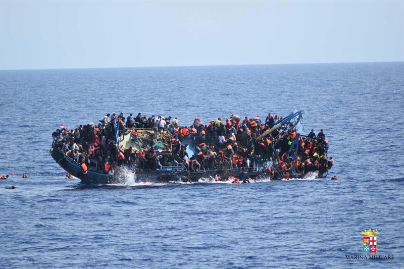 Más de 150 migrantes habrían muerto en Libia al naufragar su embarcación Más de 150 migrantes habrían muerto en Libia al naufragar su embarcación