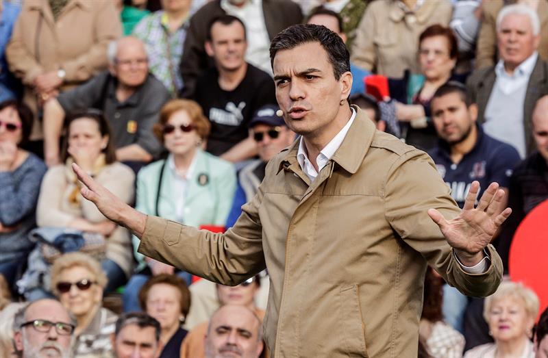 Sánchez: "Quien vota a Iglesias está votando contra el PSOE" Sánchez: "Quien vota a Iglesias está votando contra el PSOE"