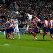 Sergio Ramos marca de cabeza al Atlético de Madrid en la final de Lisboa