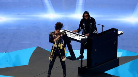 Alicia Keys se luce en la final de la Champions