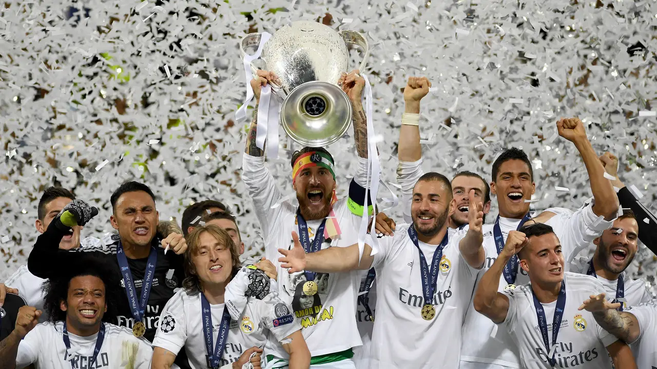 Sergio Ramos levanta al cielo de Milán la Undécima del Real Madrid Sergio Ramos levanta al cielo de Milán la Undécima del Real Madrid