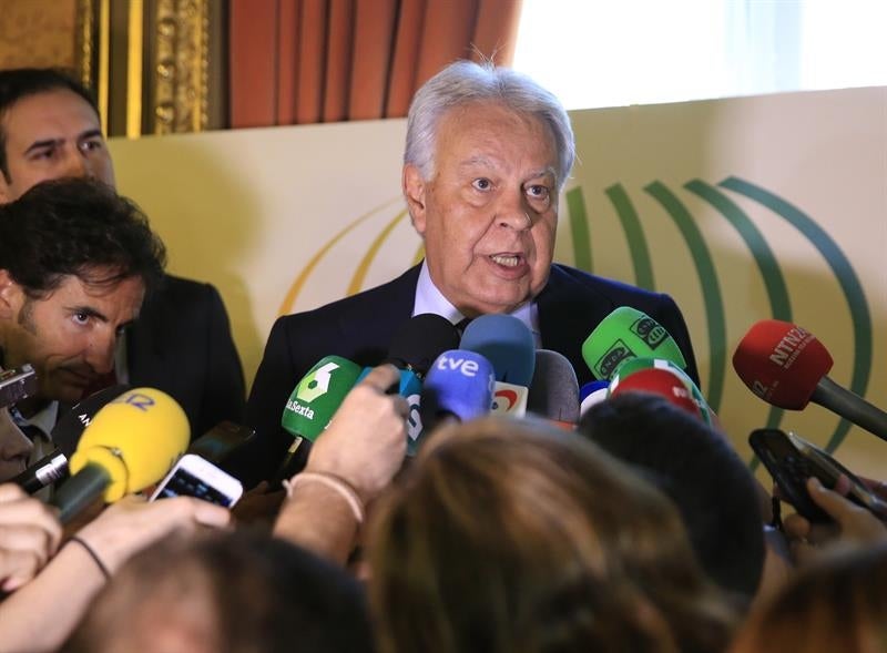 Felipe González, convencido de la inocencia de Chaves y Griñán Felipe González, convencido de la inocencia de Chaves y Griñán