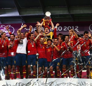 Iker Casillas levanta la Eurocopa del año 2012 Iker Casillas levanta la Eurocopa del año 2012