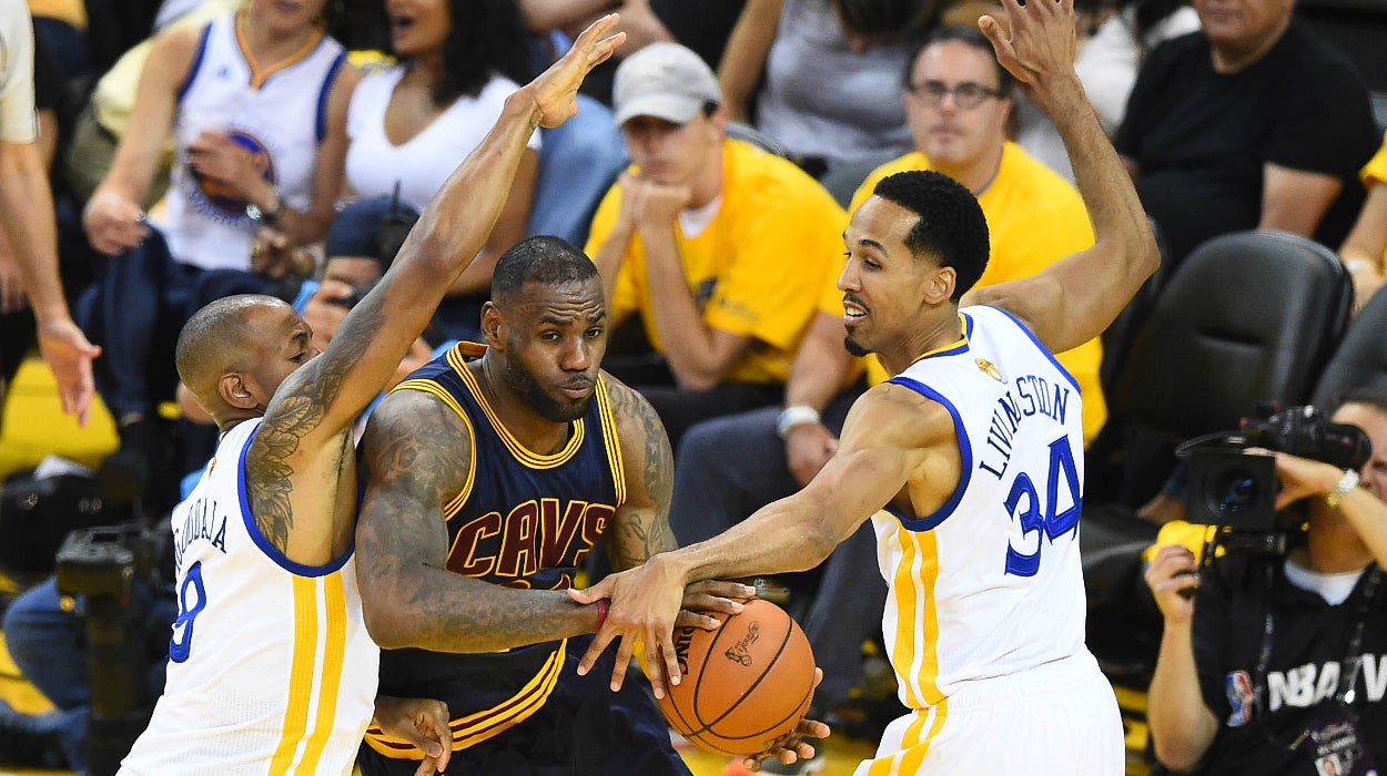 Los Warrios golpean primero en las finales de la NBA con un gran Livingston Los Warrios golpean primero en las finales de la NBA con un gran Livingston